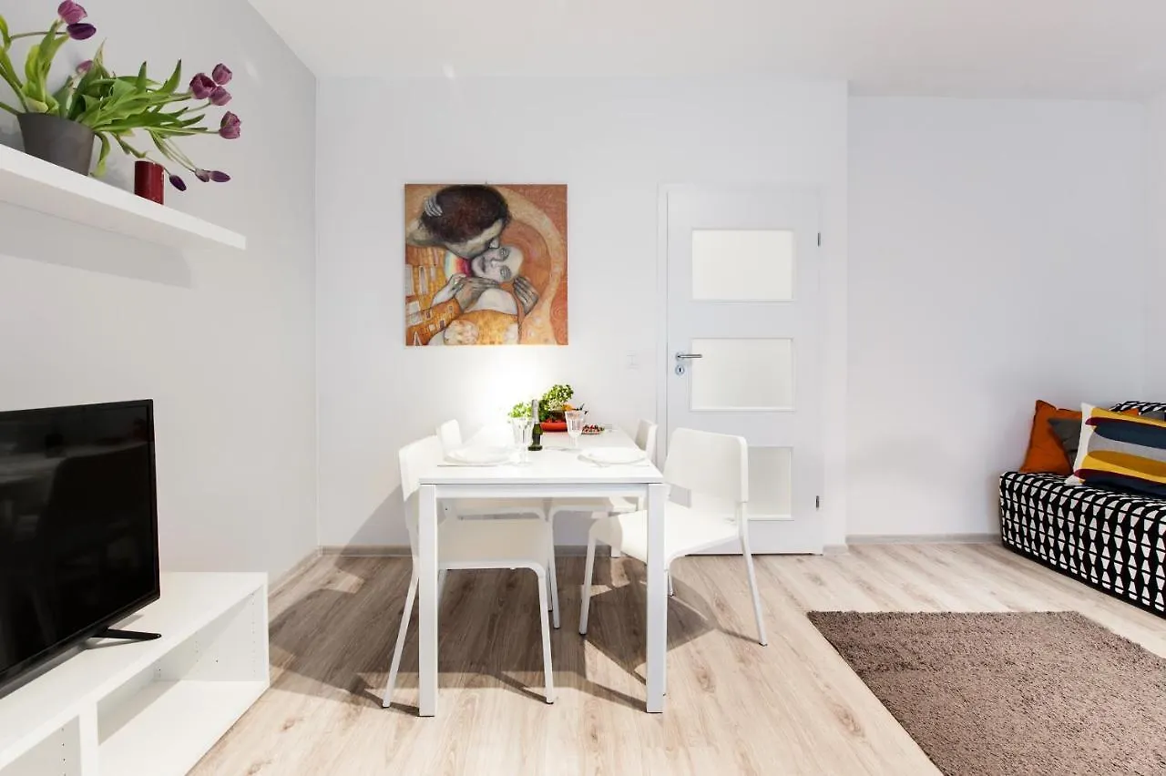 Super Apart Dywizjonu 303 175/8 Apartment Warsaw